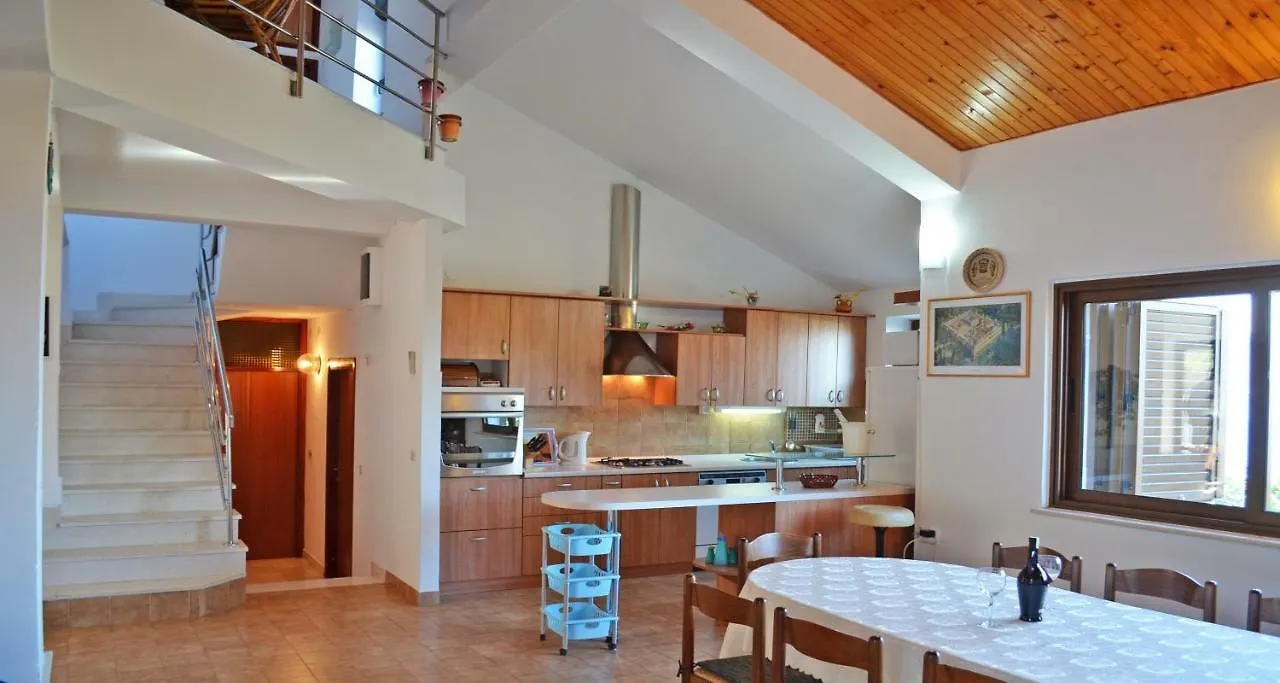 Villa Leone Slatine Apartmán